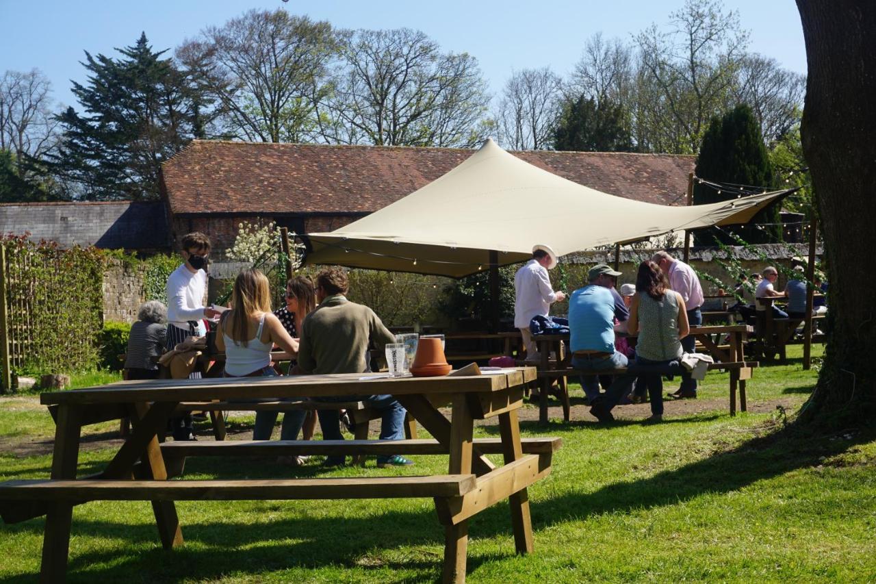 The Pembroke Arms Hotel Wilton  Exterior photo
