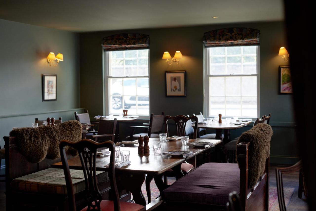 The Pembroke Arms Hotel Wilton  Exterior photo