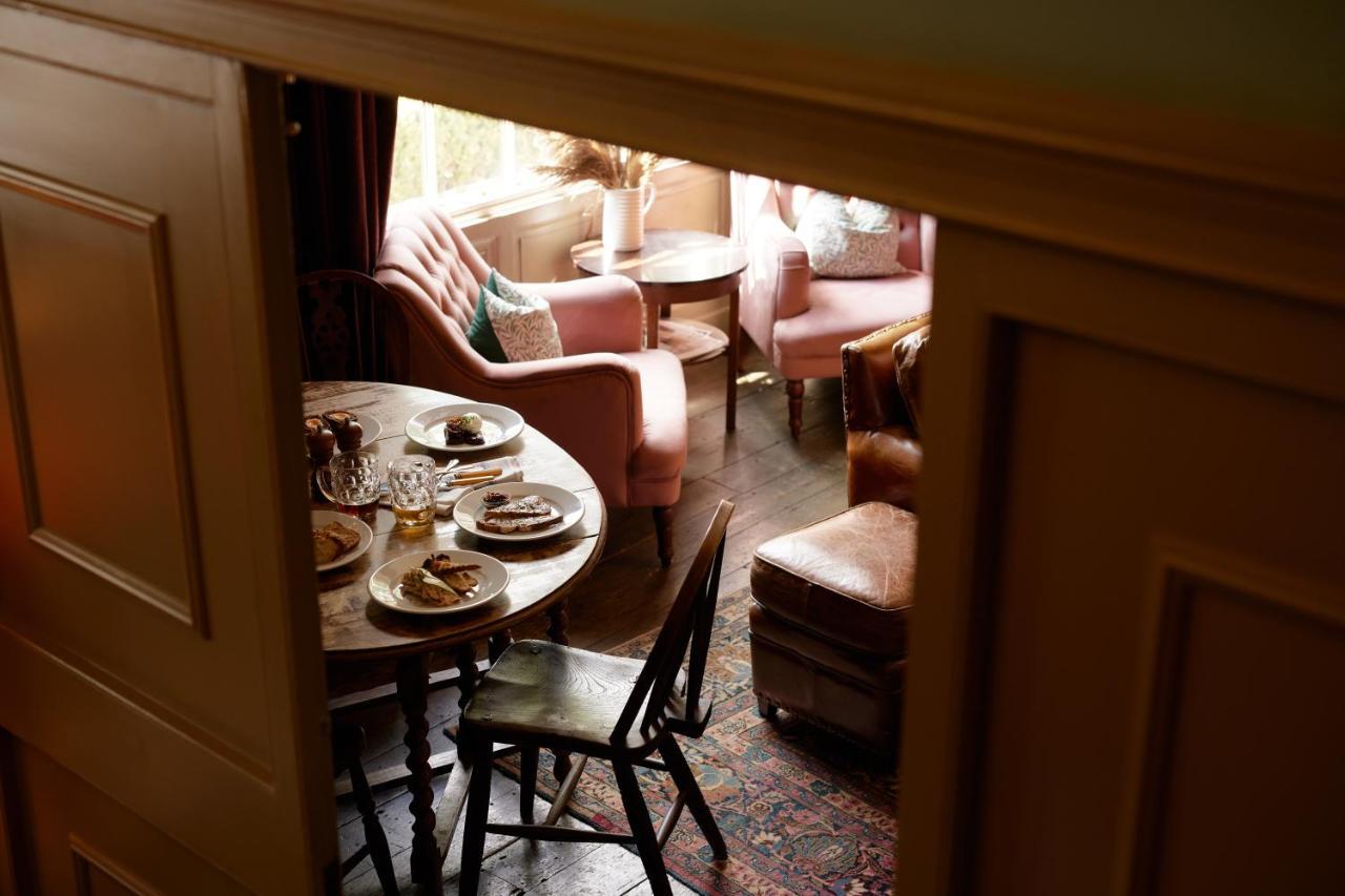 The Pembroke Arms Hotel Wilton  Exterior photo