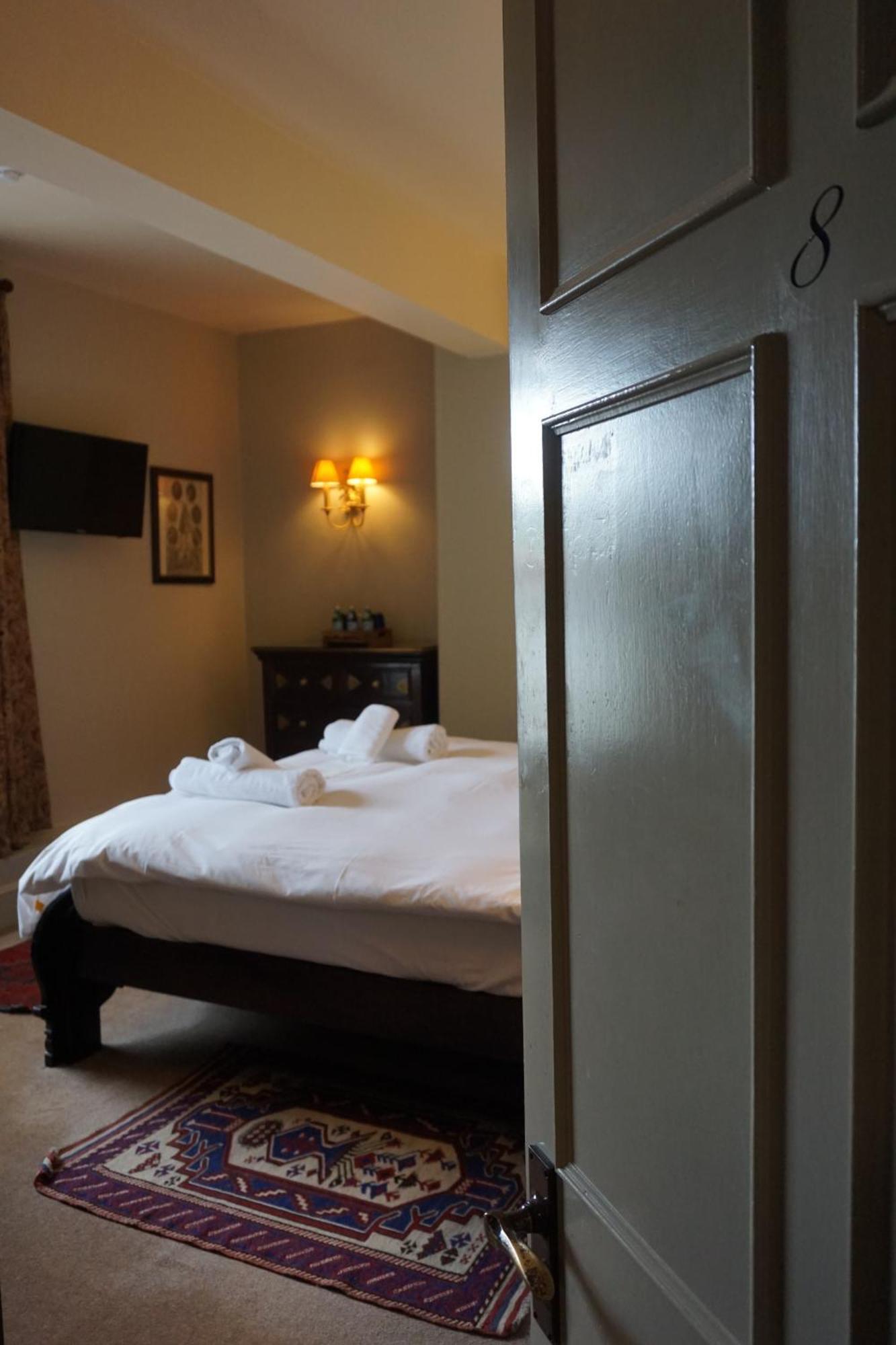 The Pembroke Arms Hotel Wilton  Room photo
